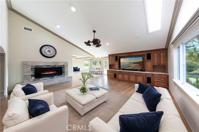 MLS #OC25243522 image #10