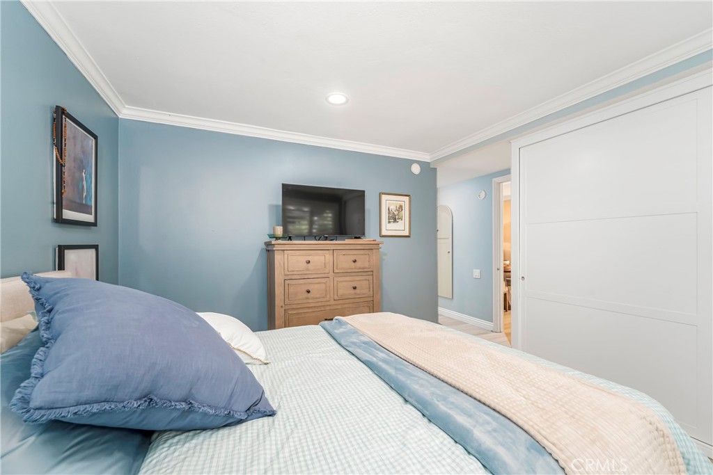 MLS #OC25243527 image #15