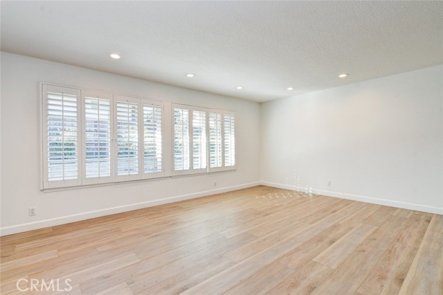 MLS #OC25243535 image #10