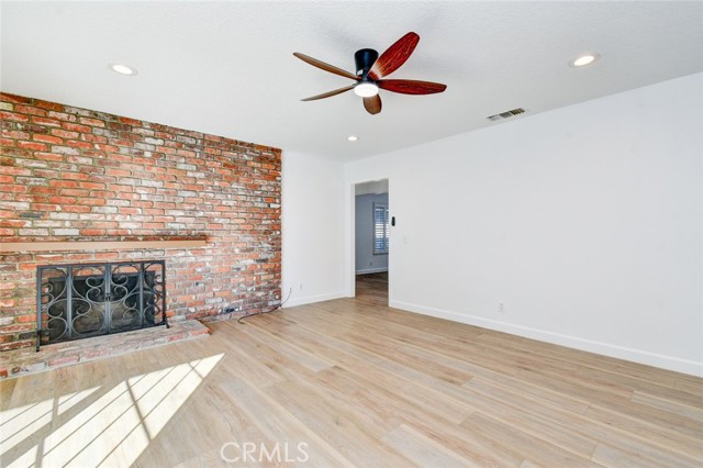 MLS #OC25243535 image #17