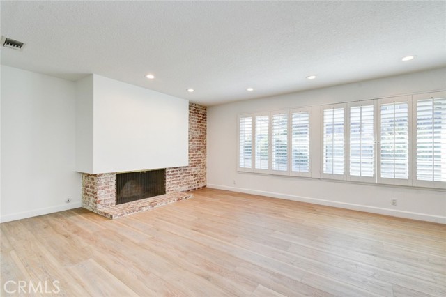 MLS #OC25243535 image #9