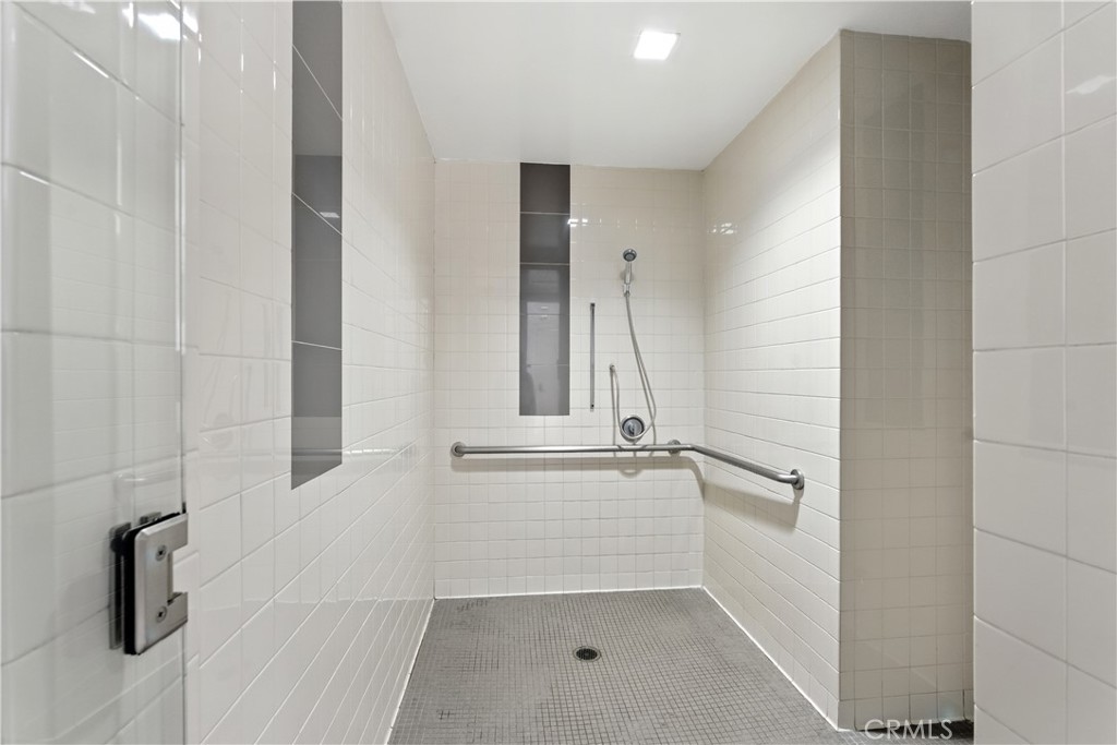 MLS #OC25243611 image #21