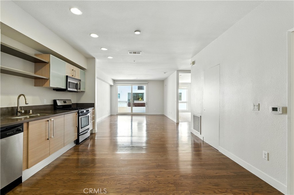 MLS #OC25243611 image #24