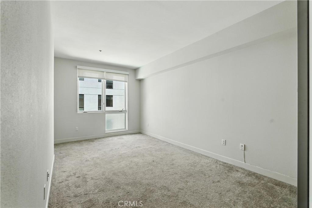 MLS #OC25243611 image #32