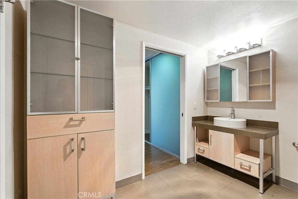 MLS #OC25243611 image #39