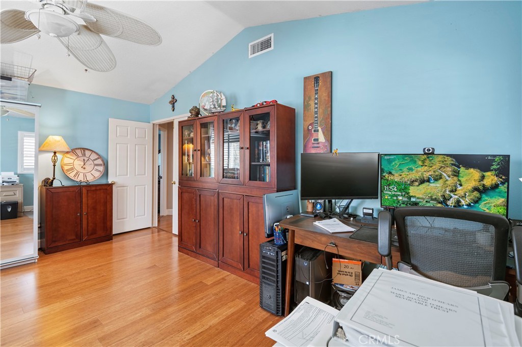 MLS #OC25243664 image #31