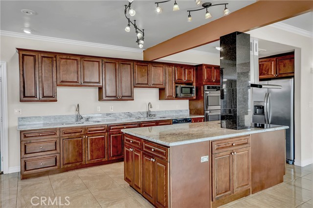 MLS #OC25243665 img 12