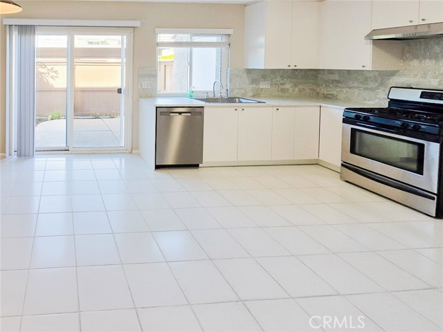 MLS #OC25243704 image #5