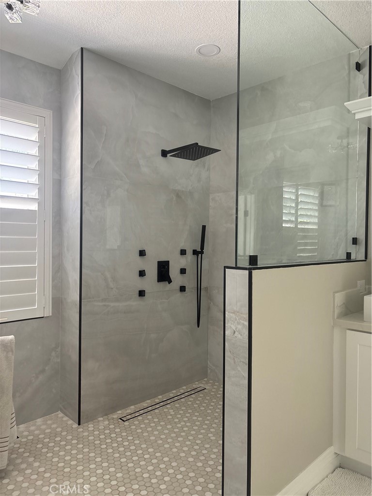 MLS #OC25243742 image #2