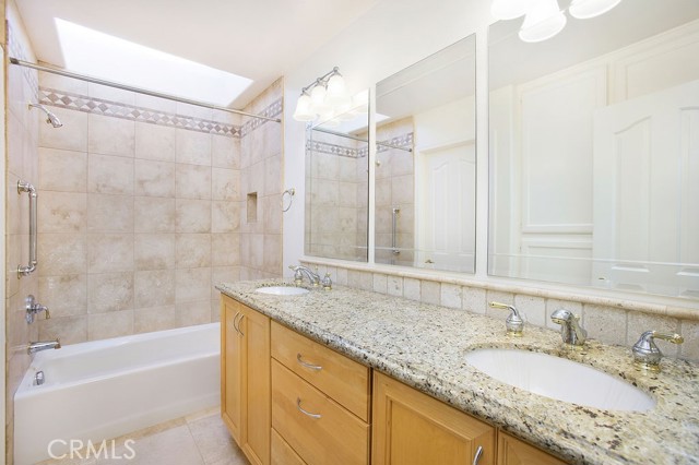 MLS #OC25243887 image #37