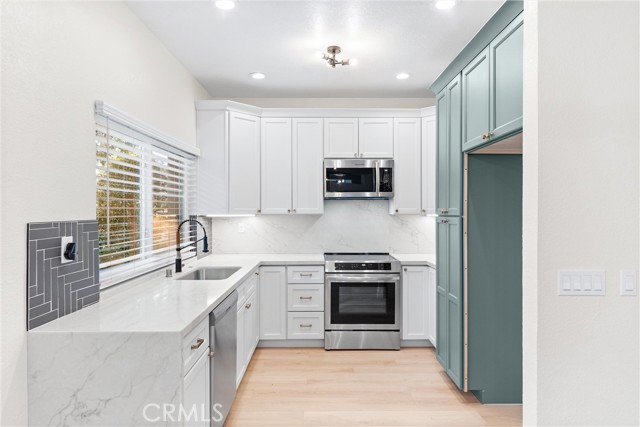 MLS #OC25243931 image #0