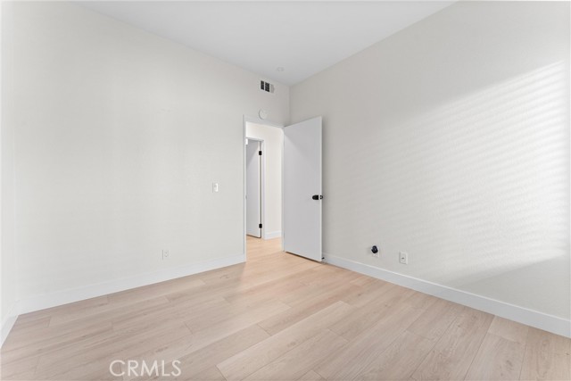 MLS #OC25243931 image #14