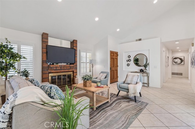 MLS #OC25244052 image #5