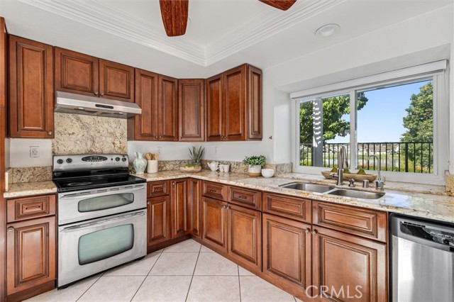 MLS #OC25244052 image #8