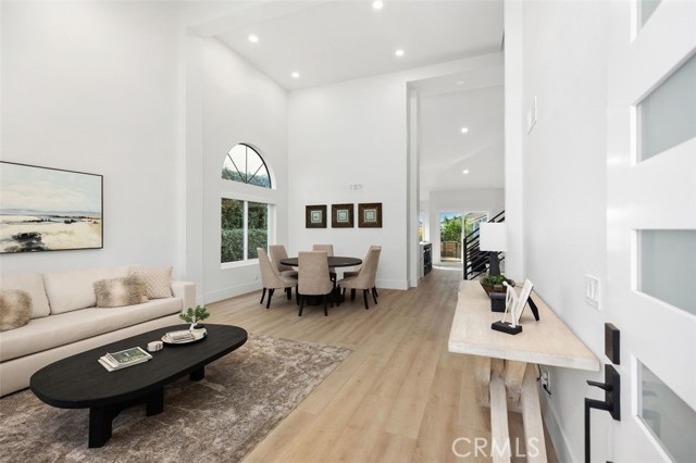 MLS #OC25244102 image #1