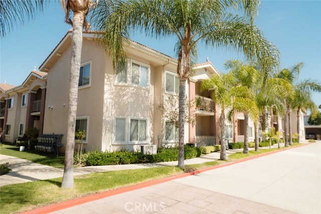 MLS #OC25244112 image #1