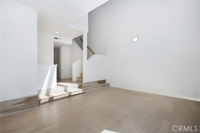 MLS #OC25244201 image #9