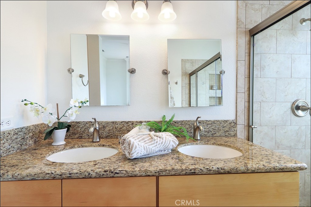 MLS #OC25244282 image #16