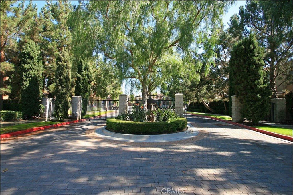 MLS #OC25244282 image #30