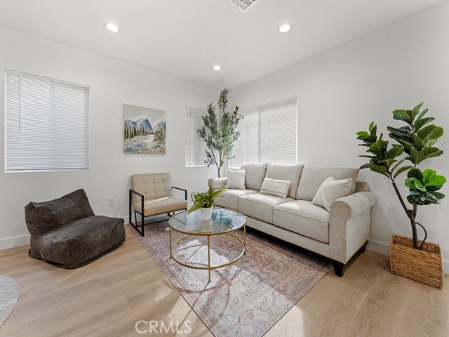 MLS #OC25244425 image #1