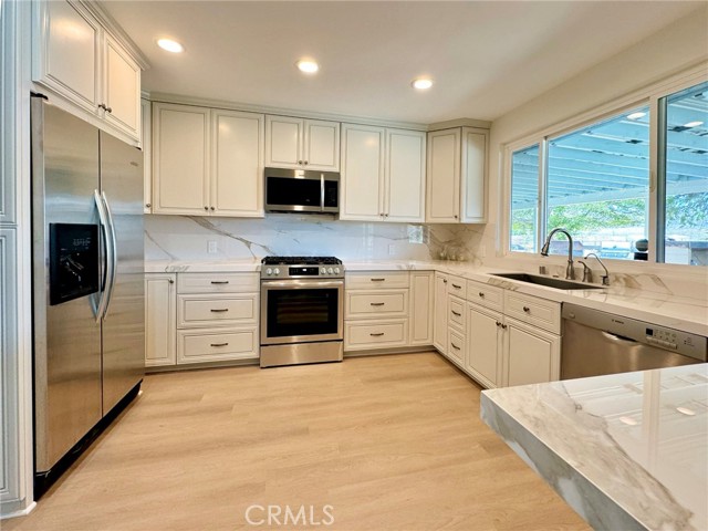 MLS #OC25244516 image #33