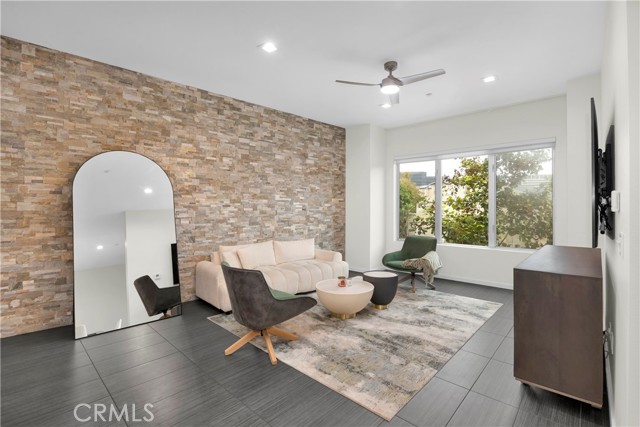 MLS #OC25244552 image #3
