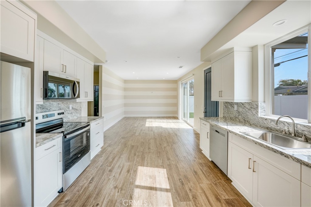 MLS #OC25244712 image #10