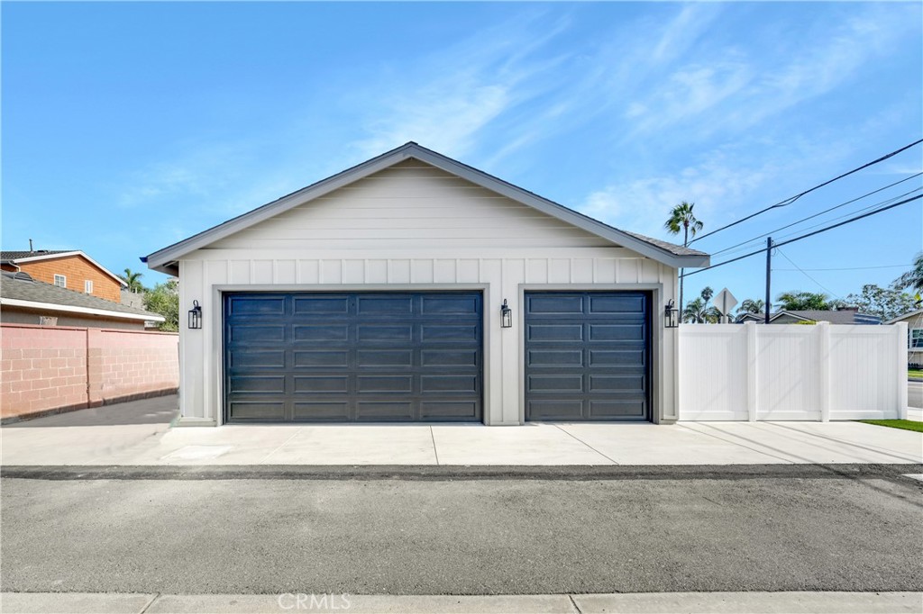 MLS #OC25244712 image #17