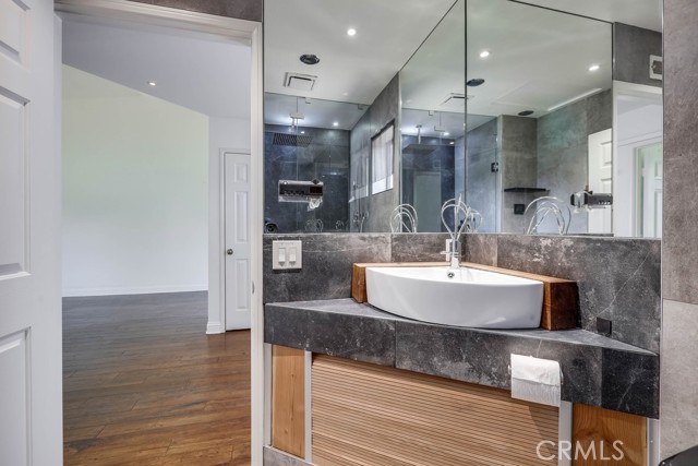 MLS #OC25244961 image #12