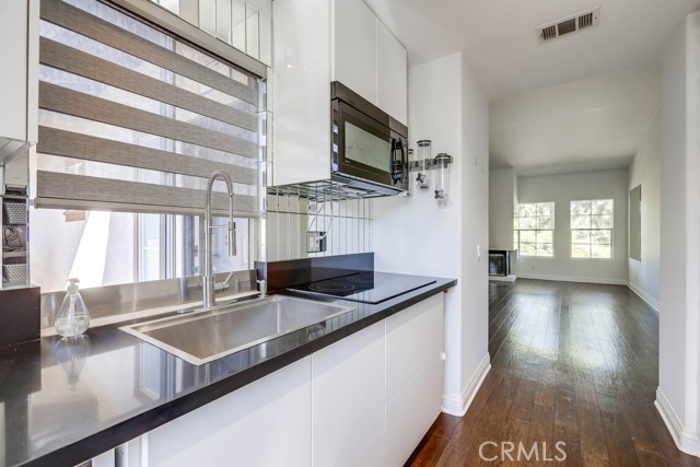 MLS #OC25244961 image #9