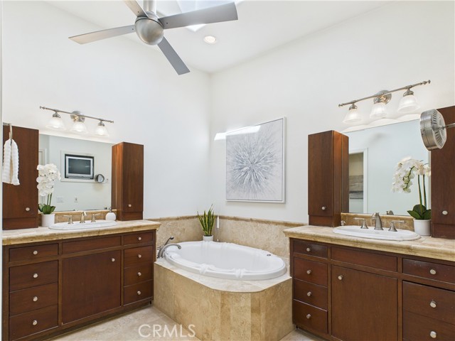 MLS #OC25245153 image #17