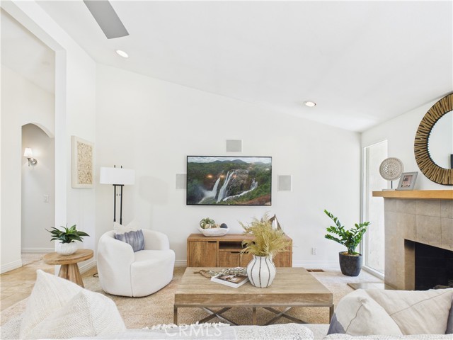 MLS #OC25245153 image #4