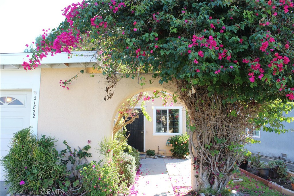 MLS #OC25245187 image #1