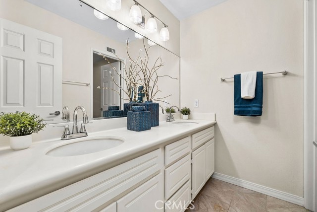 MLS #OC25245226 image #28