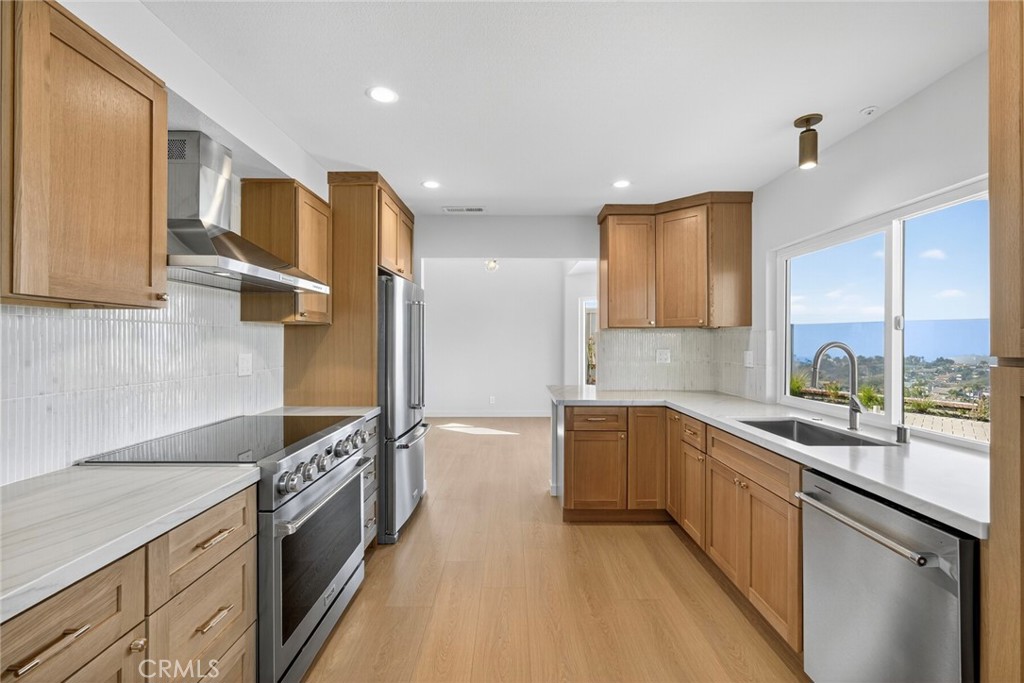 MLS #OC25245288 image #8