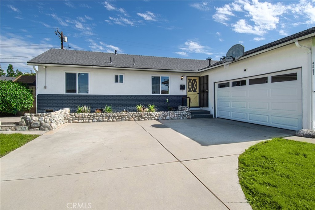 MLS #OC25245365 image #1