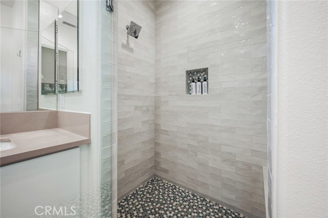 MLS #OC25245423 image #23