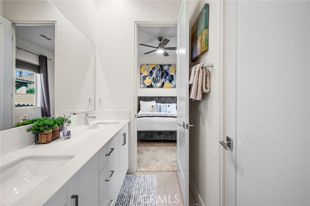 MLS #OC25245423 image #32