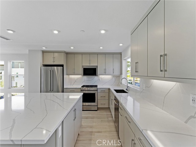 MLS #OC25245479 image #5