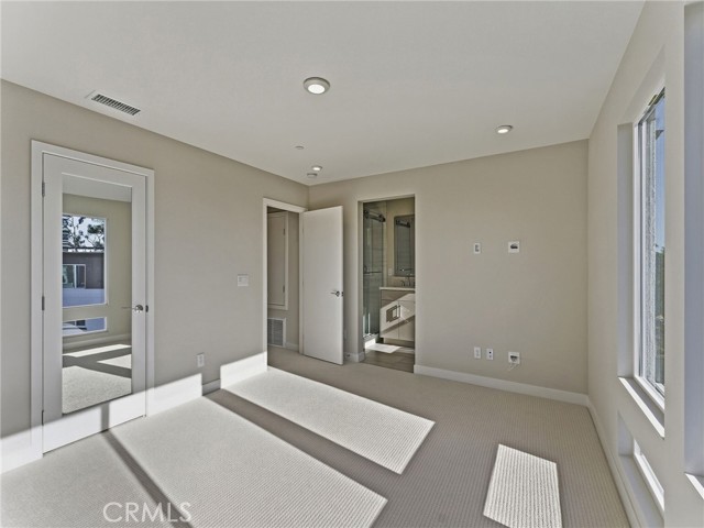 MLS #OC25245479 image #9