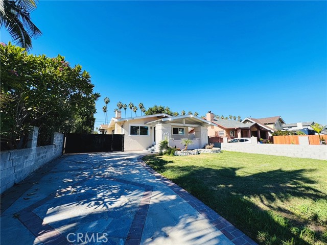 MLS #OC25245572 image #1