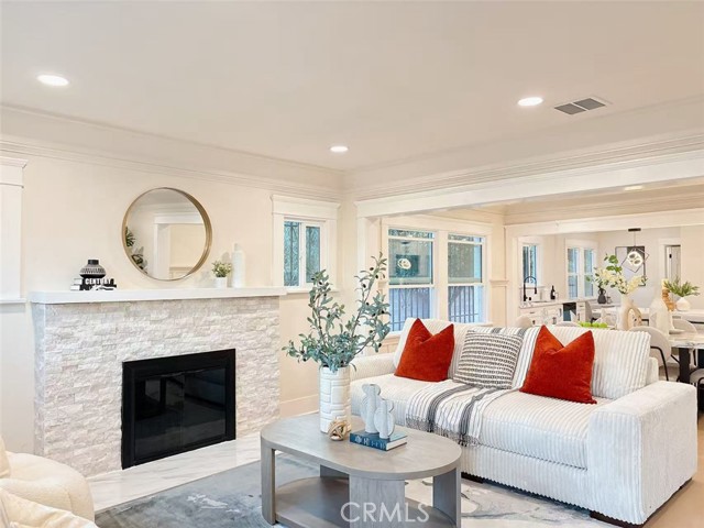 MLS #OC25245572 image #8