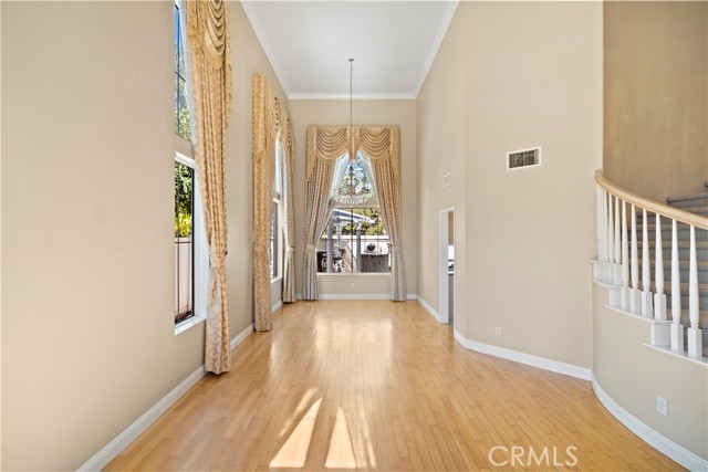 MLS #OC25245659 image #5