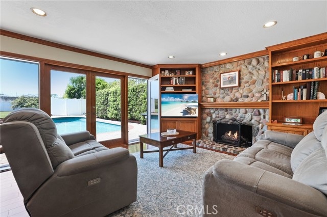 MLS #OC25245691 image #14