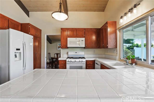 MLS #OC25245691 image #19