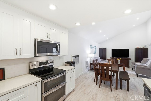 MLS #OC25245707 image #9