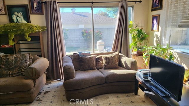 MLS #OC25245846 image #1