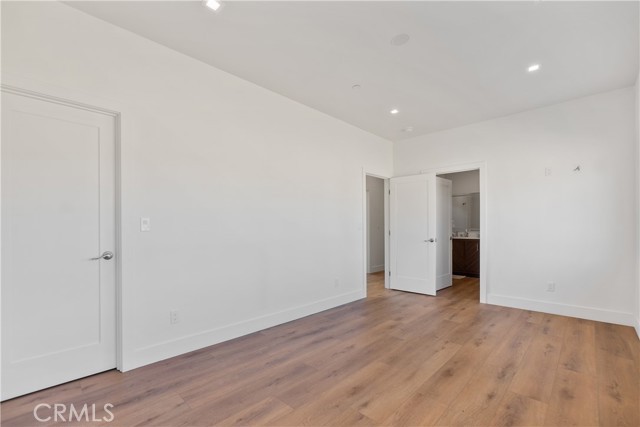 MLS #OC25245881 image #27