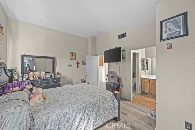 MLS #OC25245952 image #10