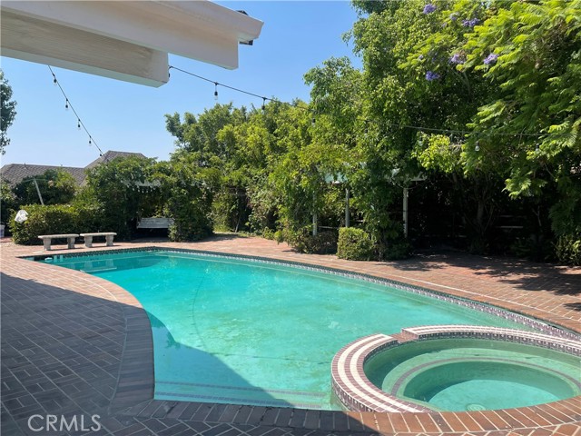 MLS #OC25245967 image #1